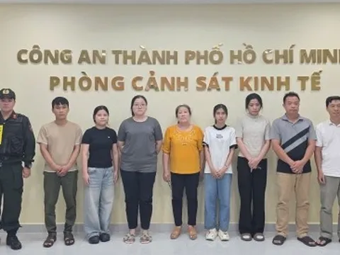 Phá đường dây sản xuất hàng chục nghìn chai nước hoa giả thương hiệu nổi tiếng