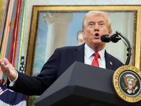 Trường công đầu tiên 'quay xe' ủng hộ ông Trump
