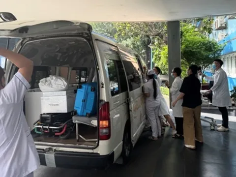 Điều kỳ diệu đến với cụ bà ngưng tim, huyết áp bằng 0 khi xe cấp cứu cách bệnh viện 5 phút