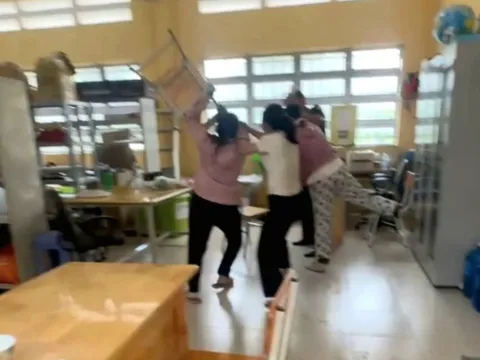 Phụ huynh hành hung giáo viên sẽ bị xử lý thế nào?