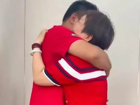 Con 9 tháng tuổi bị bắt cóc ngay trước cửa nhà, mẹ nghẹn ngào gặp lại sau 18 năm