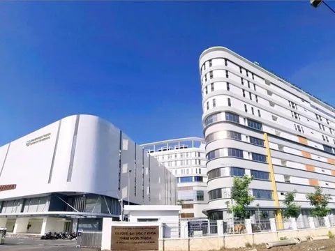 Động thái mới của trường y Phạm Ngọc Thạch sau vụ tiến sĩ 24 tuổi