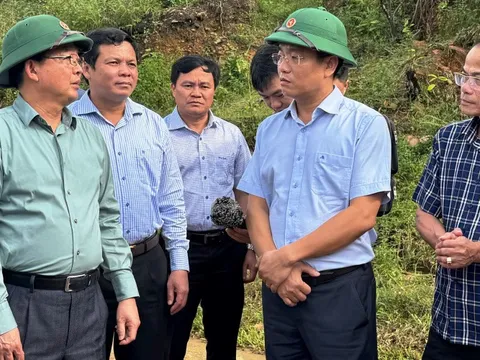 Phó Thủ tướng Hồ Quốc Dũng kiểm tra công tác khắc phục sạt lở tại Quảng Ngãi