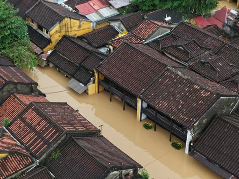 Mục tiêu dạy bơi mới cho học sinh sau mưa lũ lịch sử