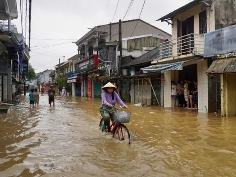 Học sinh Huế tiếp tục nghỉ học ngày 3/11 để tránh lũ
