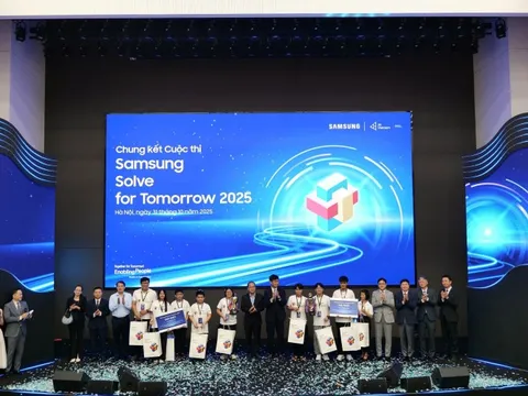Trao giải "Samsung Solve for Tomorrow 2025" cho các học sinh xuất sắc giải bài toán xã hội bằng công nghệ