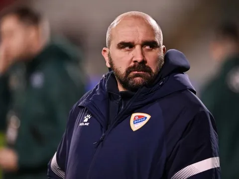 Huấn luyện viên 44 tuổi tử vong đột ngột trong trận đấu ở Serbia