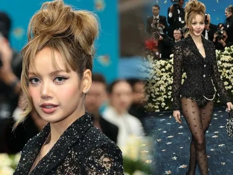 Lisa diện mốt không quần táo bạo