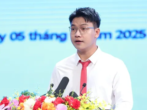 Nam sinh đại diện 26 triệu người học phát biểu khai giảng là ai?