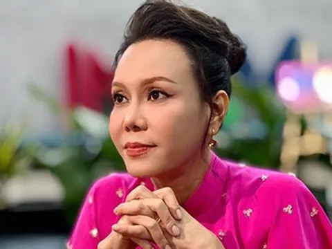 Lý do khiến diễn viên Việt Hương bật khóc, bị cháy nắng và lột da đầu