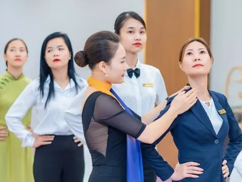 TPHCM: Chị em nô nức đi học... phong thái