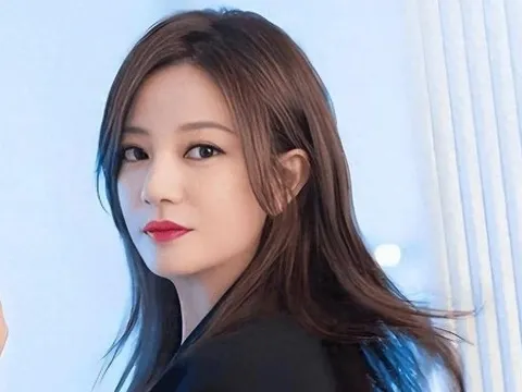 Triệu Vy xuất hiện với hình ảnh mới khác lạ