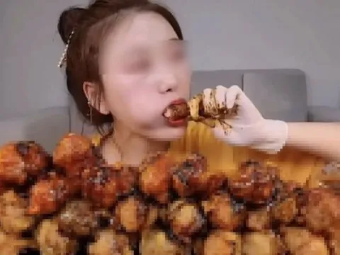 Streamer 'ăn thùng uống vại' Trung Quốc trả giá