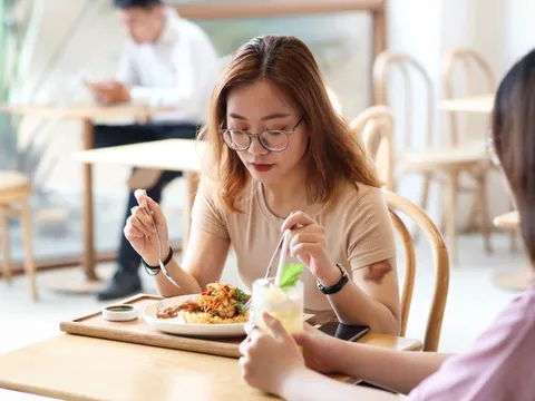 Bữa trưa 150.000 đồng làm khó dân công sở 'khu đất vàng' TP.HCM