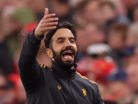 HLV Amorim đáp trả những lời chỉ trích của Ronaldo