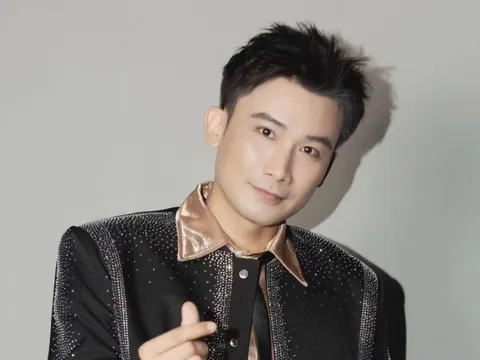 "Hoàng tử lai Thái" nhan sắc U40 làm say lòng bao khán giả