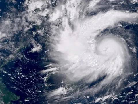 Thông báo khẩn của các ĐH TP.HCM, Đà Nẵng trước bão số 13 Kalmaegi