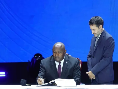 Phát huy bản sắc "ngoại giao cây tre"