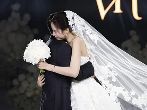 Hoa hậu Đỗ Thị Hà khóc nói với chồng: 'Anh là bến đỗ bình yên nhất của đời em'