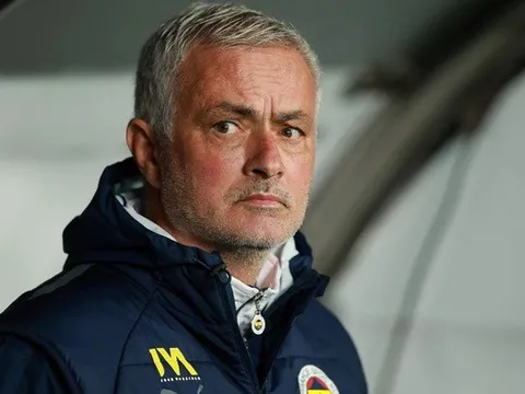 Choáng với hóa đơn khách sạn của HLV Mourinho