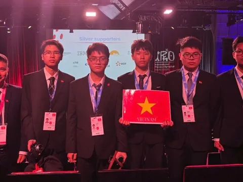 Từ tấm huy chương đến khát vọng kiến tạo tri thức Việt