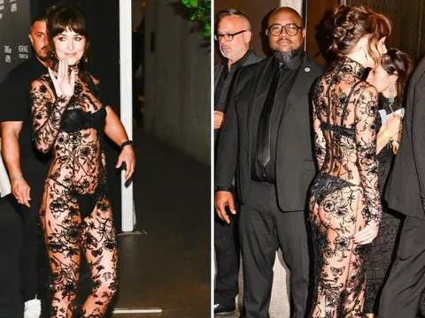 Dakota Johnson mặc xuyên thấu