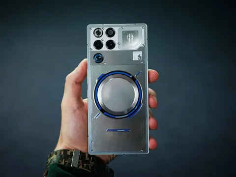 Chuyên gia review: "Lần đầu dùng thử chiếc điện thoại pin 7.500mAh này, tôi quên luôn cả việc cắm sạc"