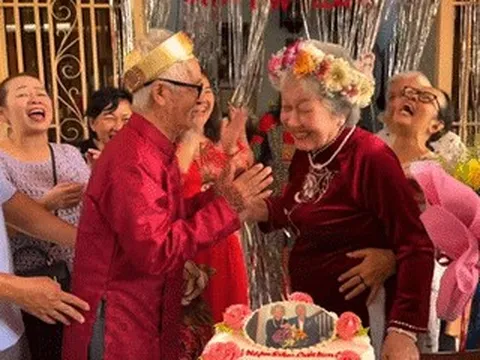 Cụ ông 93 tuổi ở TPHCM lái xe 'rước vợ về dinh', nhắn nhủ điều xúc động