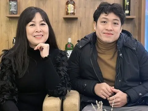 Con trai Phó Giám đốc của NSND Hồng Vân bỏ Mỹ về Việt Nam giờ ra sao?