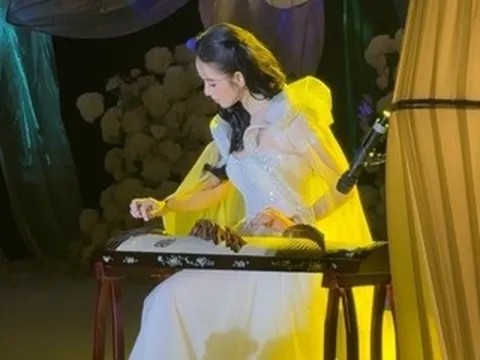 Người mẫu Hương Liên chơi đàn, được chồng CEO hơn 12 tuổi bế bổng trong đám cưới