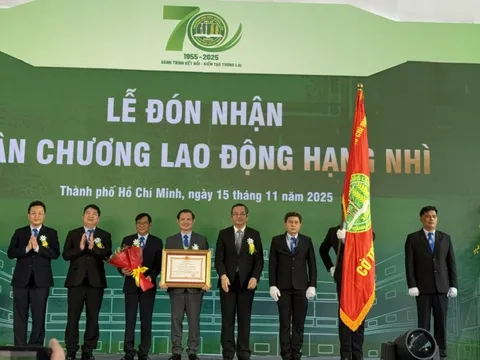 Trường ĐH Nông Lâm TP HCM đón nhận Huân chương Lao động hạng nhì