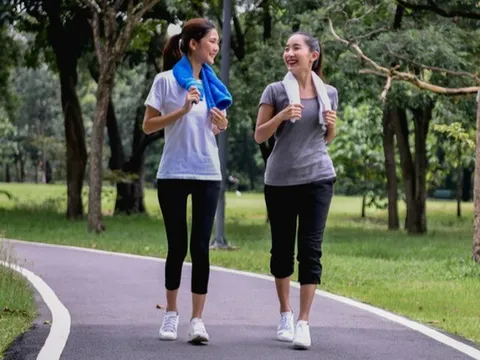 Đi bộ kiểu này còn tốt hơn chạy bộ, chỉ 10 giây “bật” ngay công tắc giảm béo rất hợp với dân văn phòng bận rộn