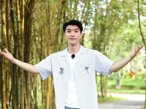 HIEUTHUHAI về thăm trường cũ ở TP.HCM