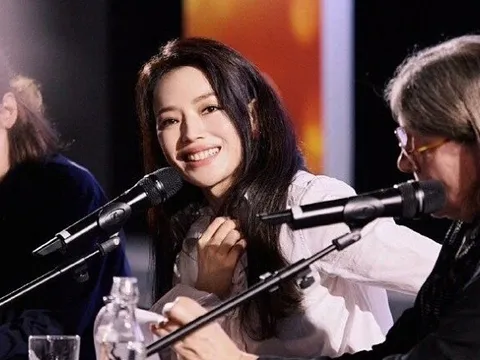 Ở tuổi U50 Thư Kỳ lần đầu giãi bày nỗi niềm mong con