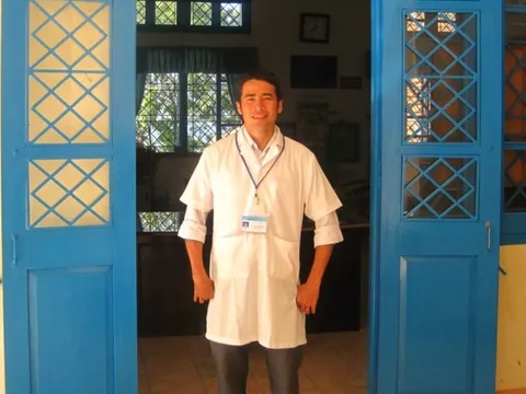 Thầy giáo nghiên cứu tinh trùng cá đạt chuẩn giáo sư 2025