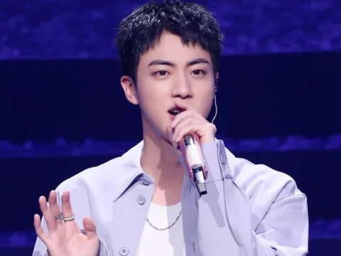 Bị truy tố vì quấy rối tình dục thành viên nhóm nhạc BTS