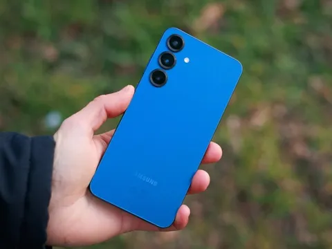 Điện thoại này đúng là “con ghẻ” của Samsung: Nếu chịu thay đổi 1 thứ, nó sẽ còn bán chạy hơn cả S25 Ultra