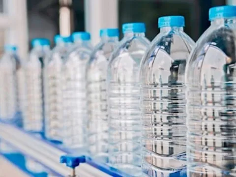 Đột kích một nhà kho, công an triệt phá đường dây sản xuất nước lọc giả quy mô lớn - chủ sở hữu là con trai Cựu Chủ tịch Hội đồng thành phố