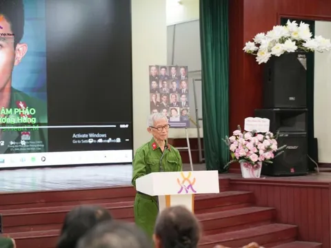 Từ 'Trái tim trên mâm pháo' đến cuộc đời nhà giáo bình dị