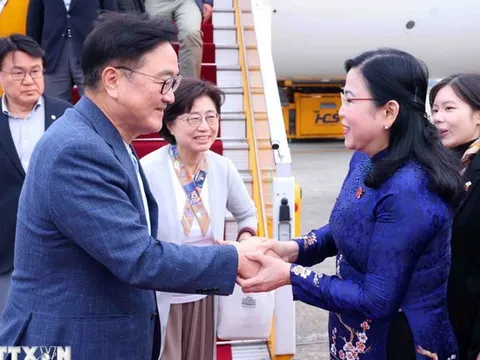 Chủ tịch Quốc hội Hàn Quốc đến Hà Nội, thăm chính thức Việt Nam