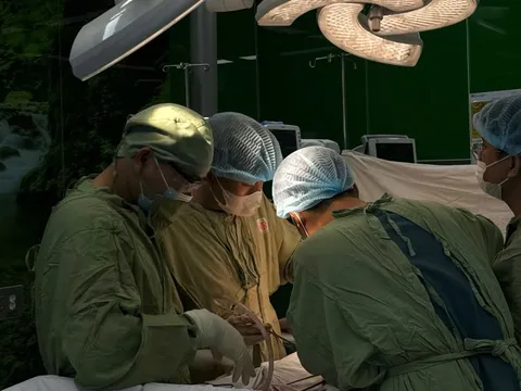 Cơn đau lưng âm ỉ bất ngờ đẩy người đàn ông vào tình trạng nguy kịch