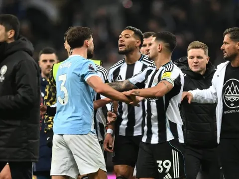 Căng thẳng bùng phát sau chiến thắng của Newcastle trước Man City
