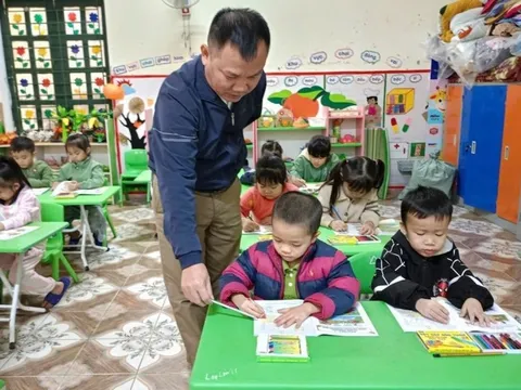 Thầy hiệu trưởng vùng cao trích lương lo bữa ăn bán trú cho học trò