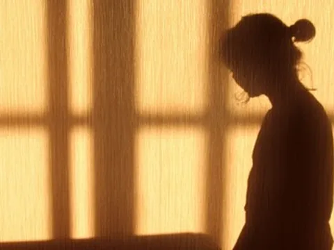 Quen 29 ngày đã cưới, chồng sốc khi thấy vợ cười vô thức, khó giao tiếp