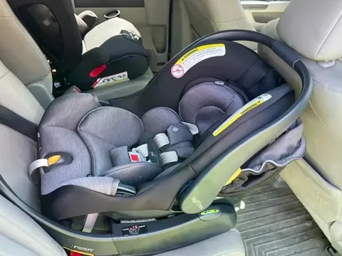 Lo ngại ô tô 'trượt đăng kiểm’ vì thiếu ghế trẻ em