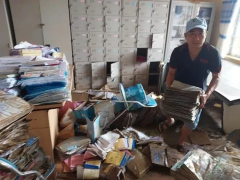 Vật lộn đưa trẻ trở lại trường sau lũ miền Trung