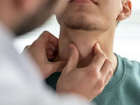 Đau họng đi khám, người đàn ông phát hiện mắc 4 loại ung thư