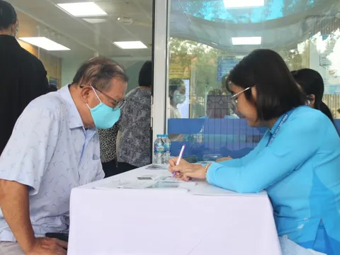 Người dân bị thu phí khi mua BHYT, BHXH TPHCM nói gì?