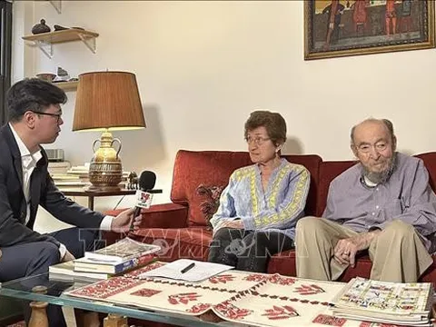 Tiễn đưa ông bà Weiss - những người bạn lớn của Việt Nam