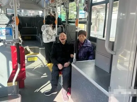 Nhặt đứa trẻ bị bỏ rơi ở ga tàu, người phụ nữ chăm sóc suốt 60 năm